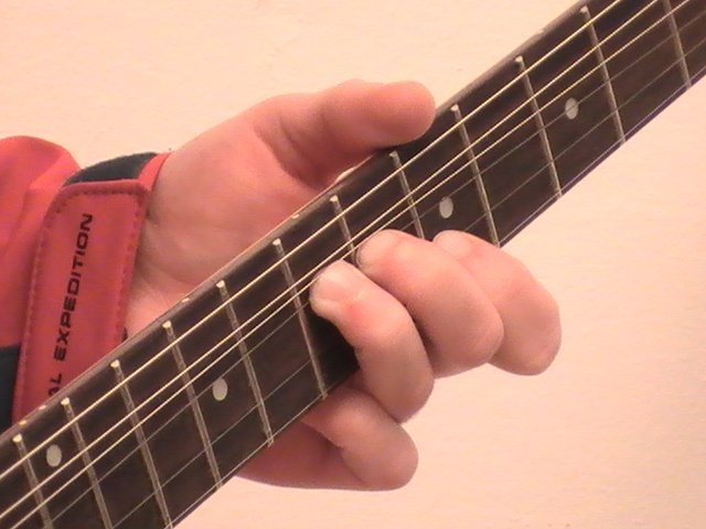 A Thumb positioning when performing a unison string bend